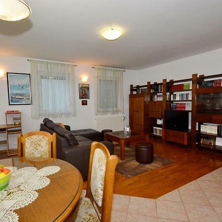 Apartman Vanja Omis Exterior photo