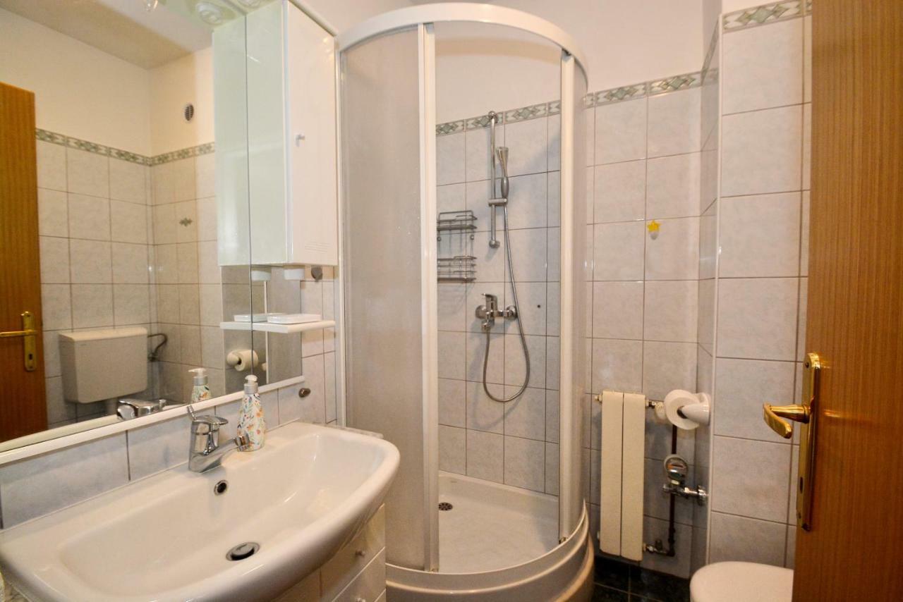 Apartman Vanja Omis Exterior photo