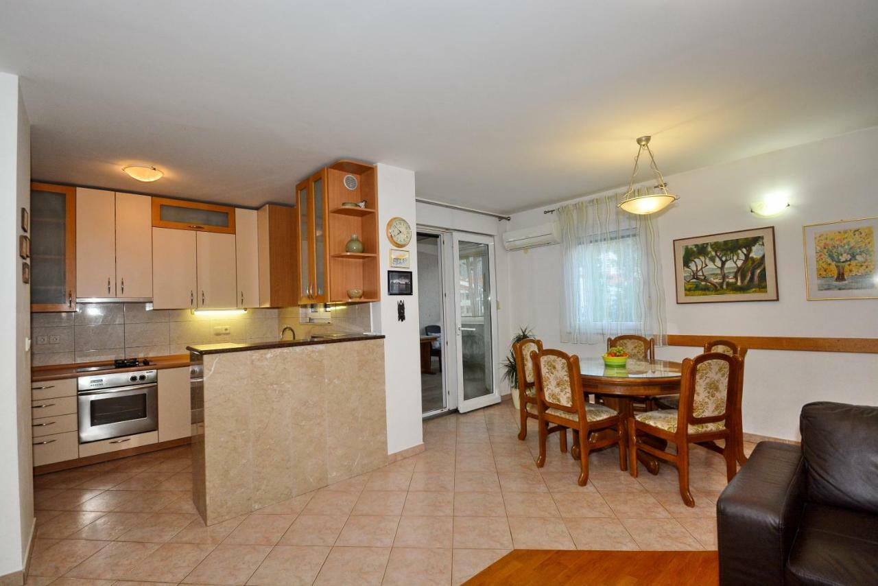 Apartman Vanja Omis Exterior photo
