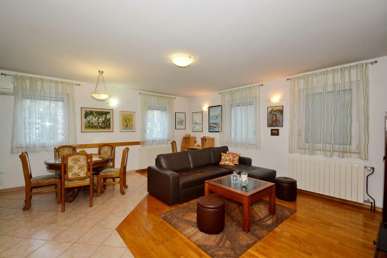 Apartman Vanja Omis Exterior photo